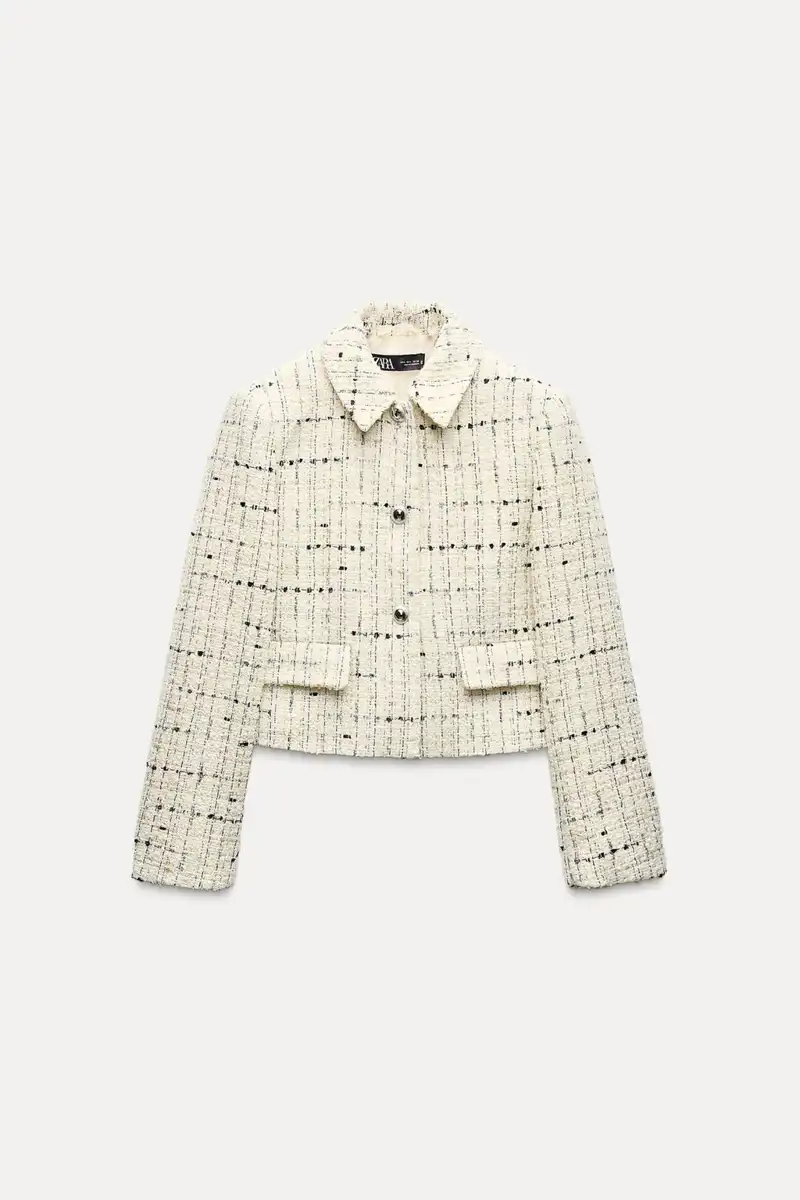 Blazer corta estructura de Zara 49,95 euros 