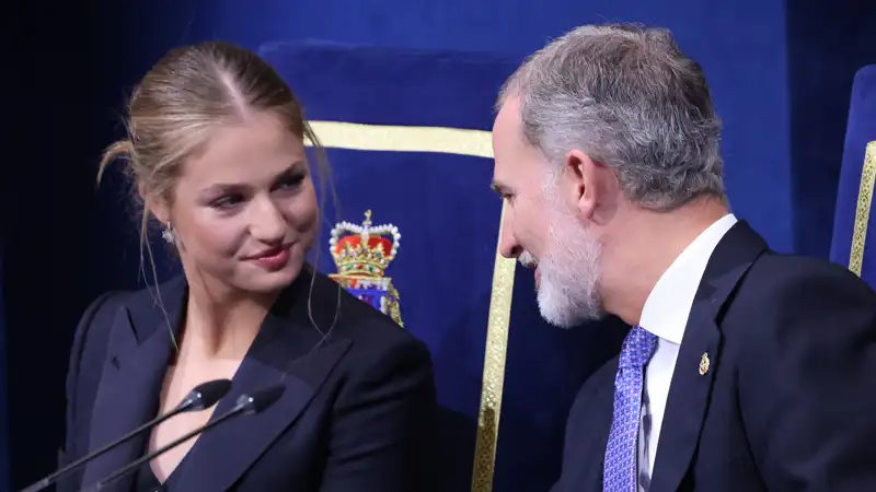 La Princesa Leonor y el Rey Felipe en los Premios Princesa de Asturias