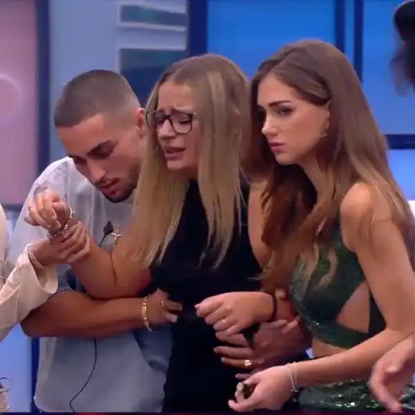 Laura, la hija de María José Galera, sufre un percance durante el directo de 'Gran Hermano'