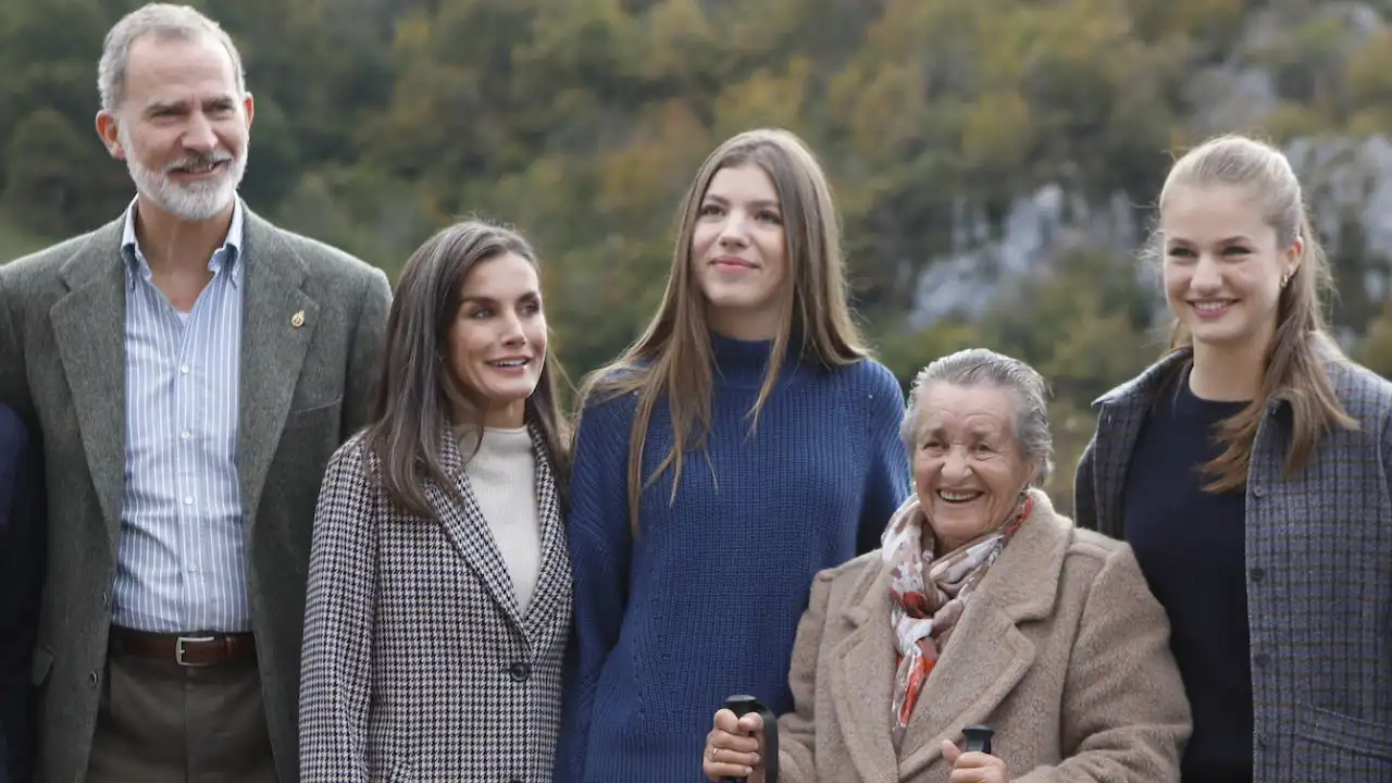 De la cobra de Leonor a su hermana Sofía, al momento madraza de la Reina Letizia y su efusividad con Justa: las grandes anécdotas de la visita a Sotres de la Familia Real