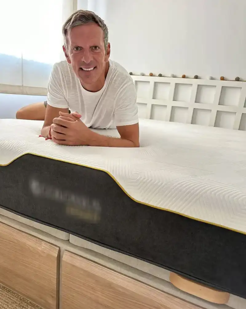 Joaquín Prat en su dormitorio