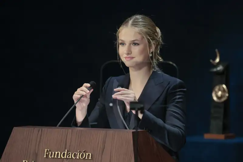 La Princesa Leonor durante su discurso en el Teatro Campoamor de Oviedo.