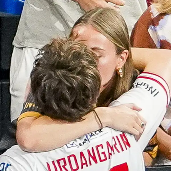 Pablo Urdangarin y Johanna Zott besándose