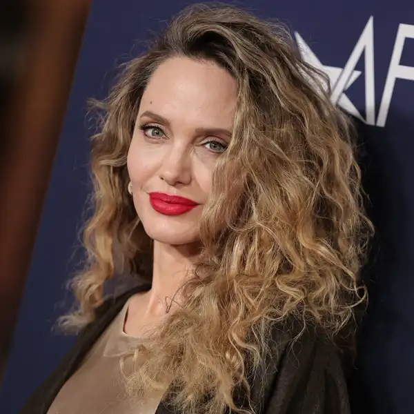 Los mejores productos curly para copiar la melena de Angelina Jolie en la presentación de la película ‘María'