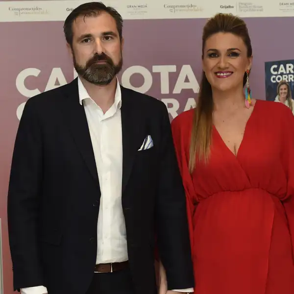 Carlota Corredera posa con su marido