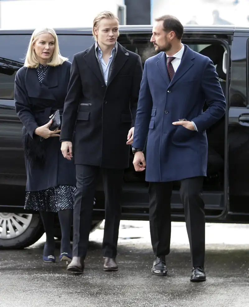 Haakon de Noruega, Mette Marit y Marius en Oslo.