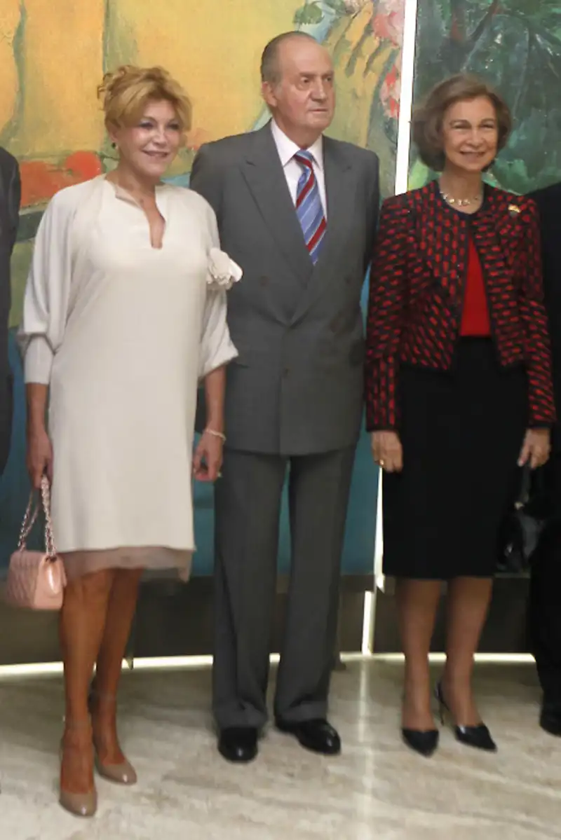 Los Reyes, Juan Carlos y Sofía, y Carmen Cervera, en una foto de archivo. 