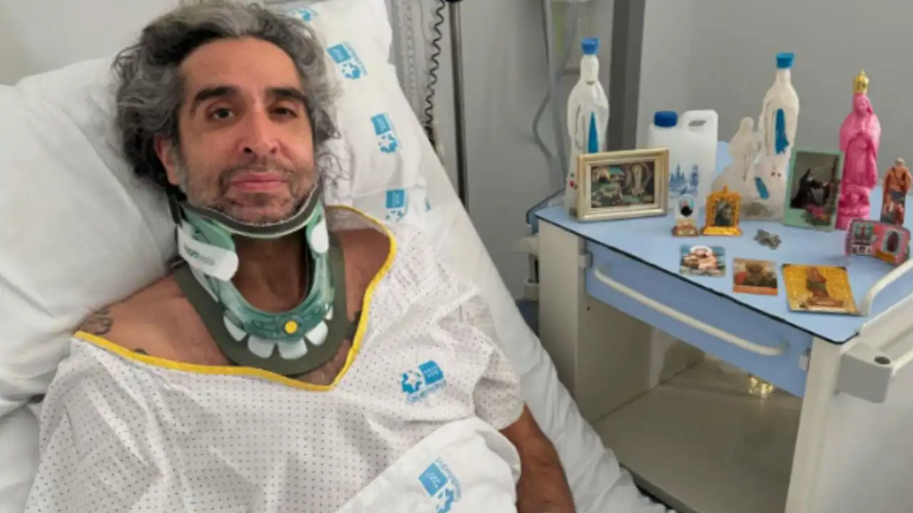 Mario Vaquerizo actualiza su estado de salud desde el hospital: "Protegido por mis vírgenes"