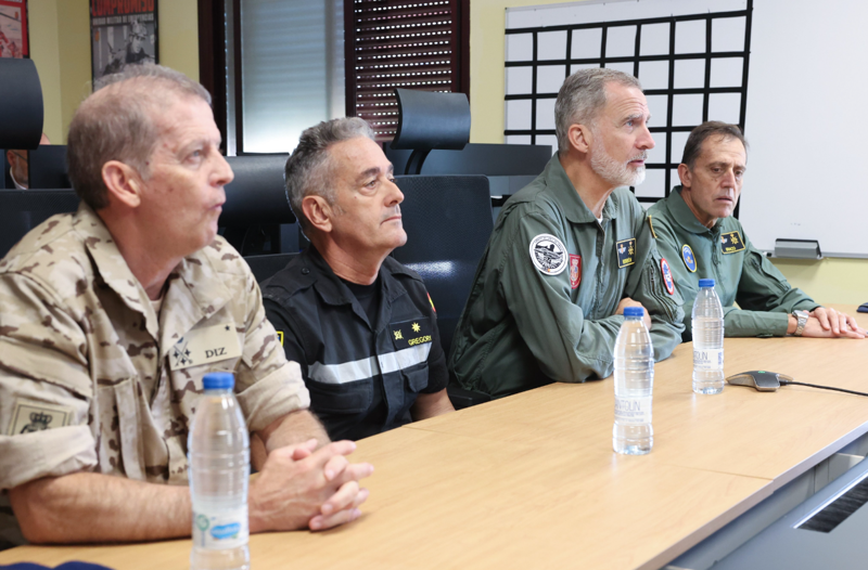 El Rey Felipe, en una reunión de urgencia a consecuencia de la DANA.