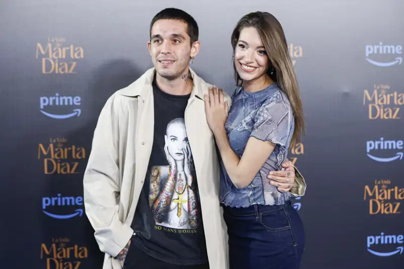 Ana Guerra y Víctor Elías posan durante un photocall