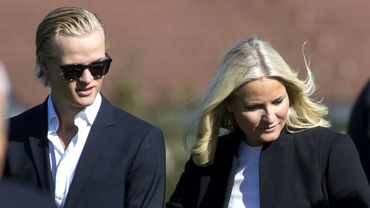 La prensa danesa filtra la desconcertante llamada que realizó Mette-Marit a su hijo antes de su detención