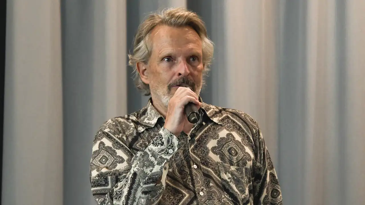 Miguel Bosé en un acto público