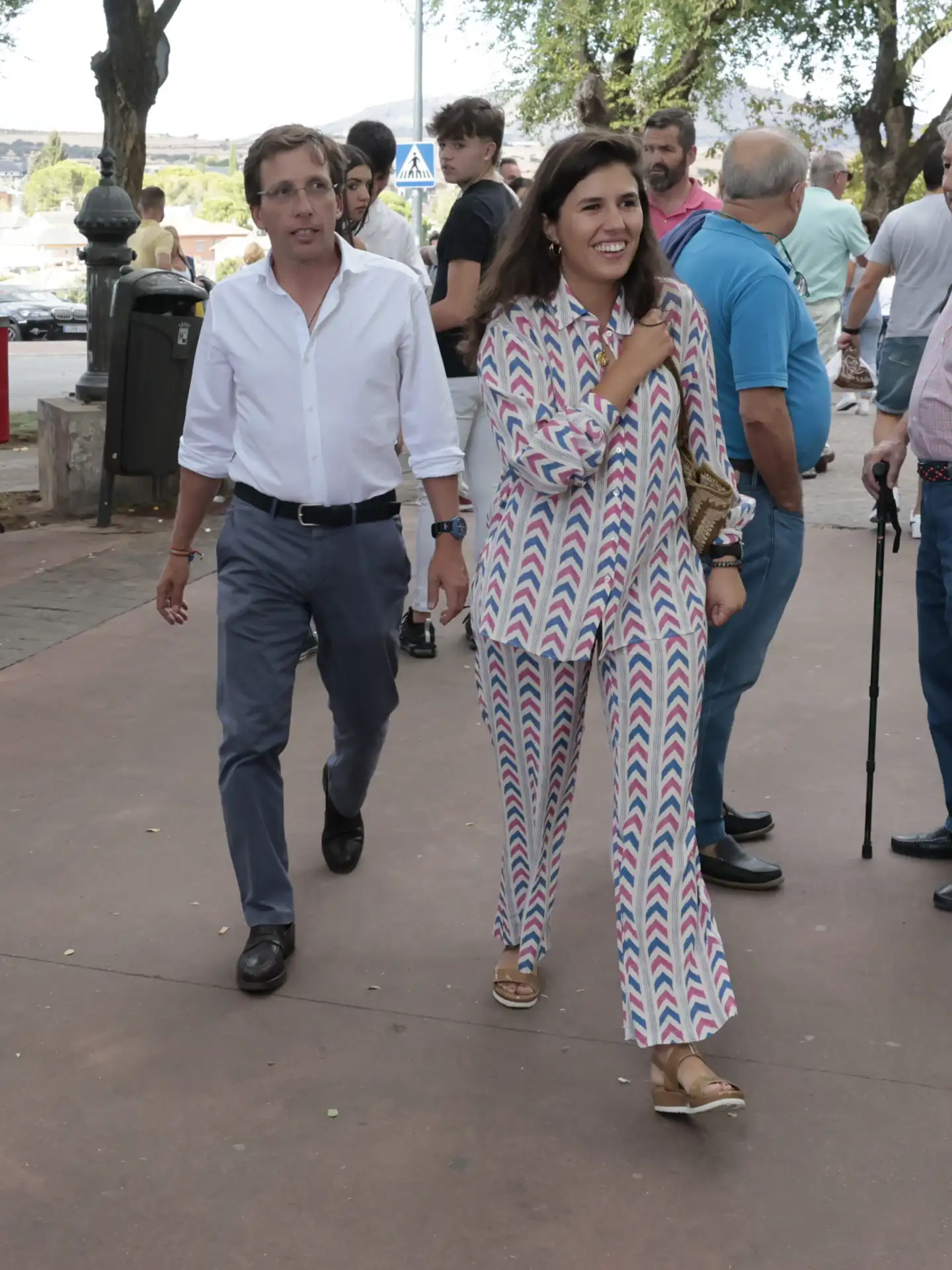 Un look de estilo pijamero para ir a los toros