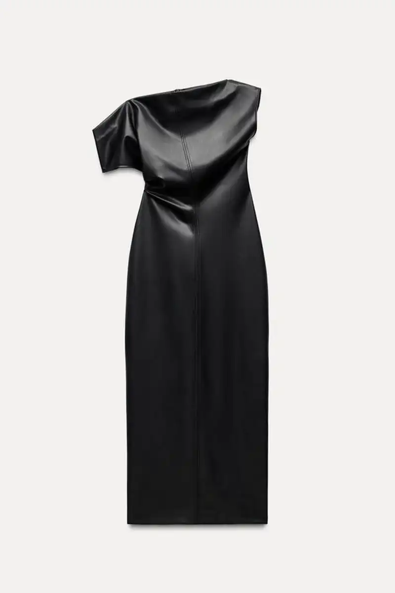 Vestido drapeado efecto piel ZW Collection de Zara 49,95 euros