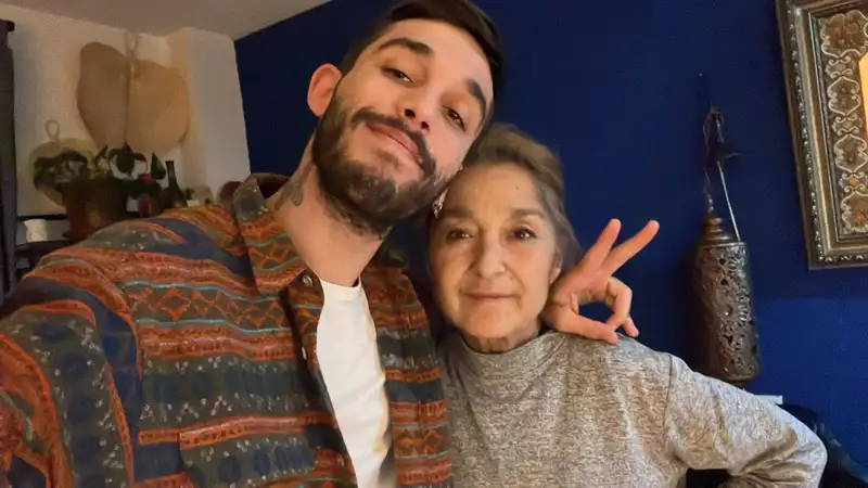 Víctor Elías y su madre