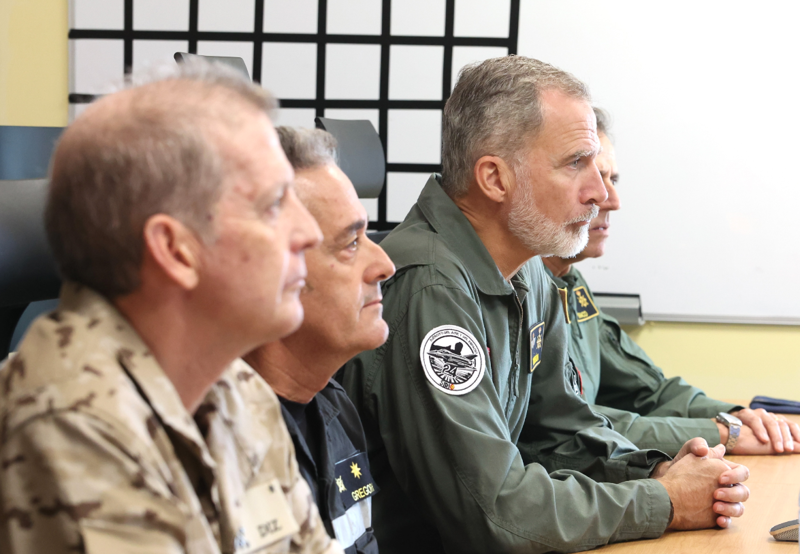 El Rey Felipe, en una reunión de emergencia a consecuencia de la DANA.