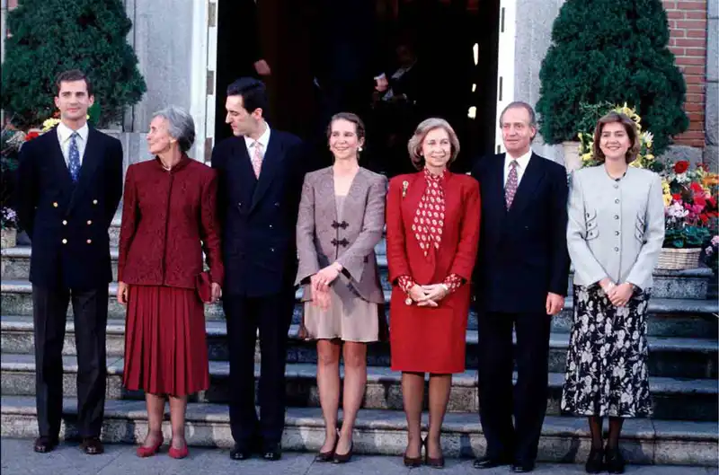 La Familia Real con Concepción Sáenz de Tejada