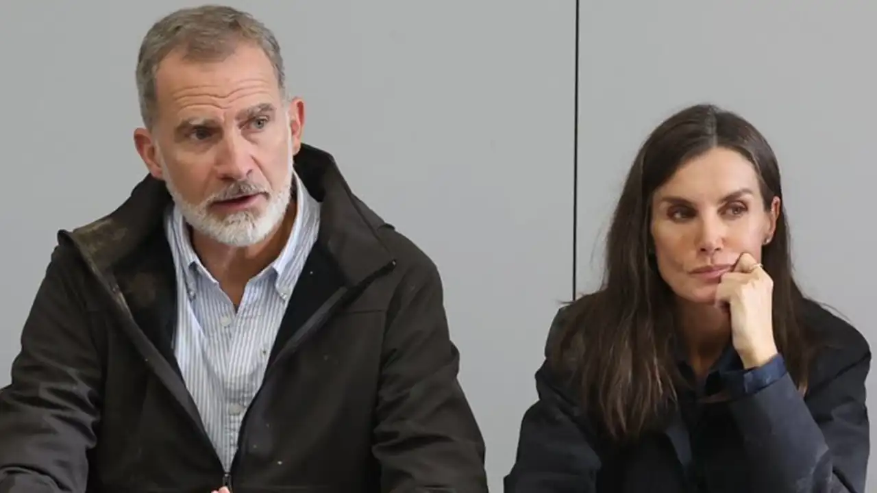 Los Reyes Felipe y Letizia en una reunión