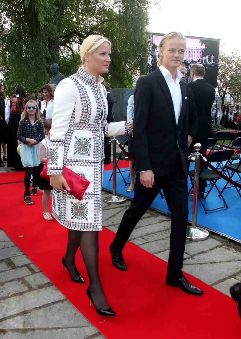 Mette-Marit junto a su hijo, Marius Borg, en un evento público