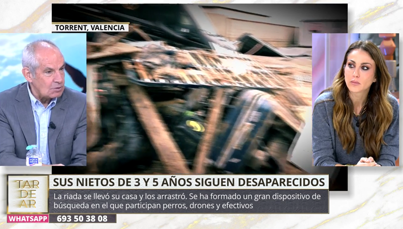 Bea Archidona, rota al escuchar el relato de Antonia, la abuela de los dos niños desaparecidos en Torrent. 