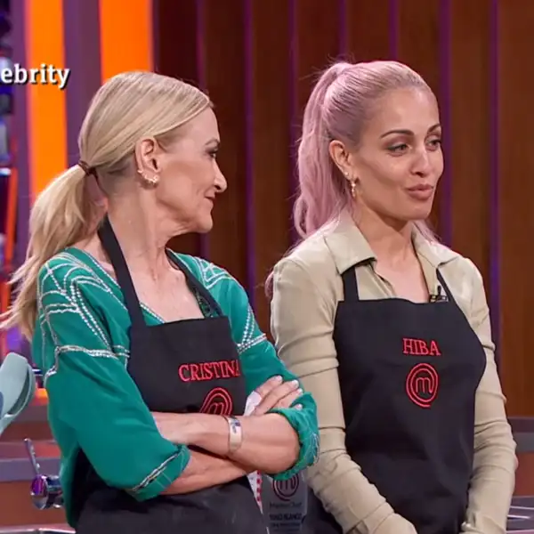 Hiba Abouk y Cristina Cifuentes en 'MasterChef Celebrity'