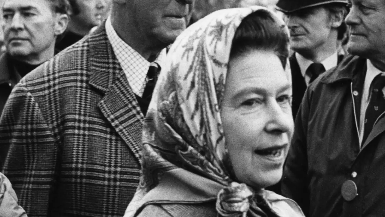 Recordamos el momento en el que Isabel II se enfrentó a la tragedia en Aberfan cara a cara como la Reina Letizia en Paiporta 