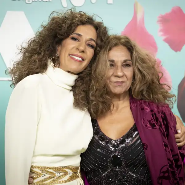 Rosario y Lolita Flores