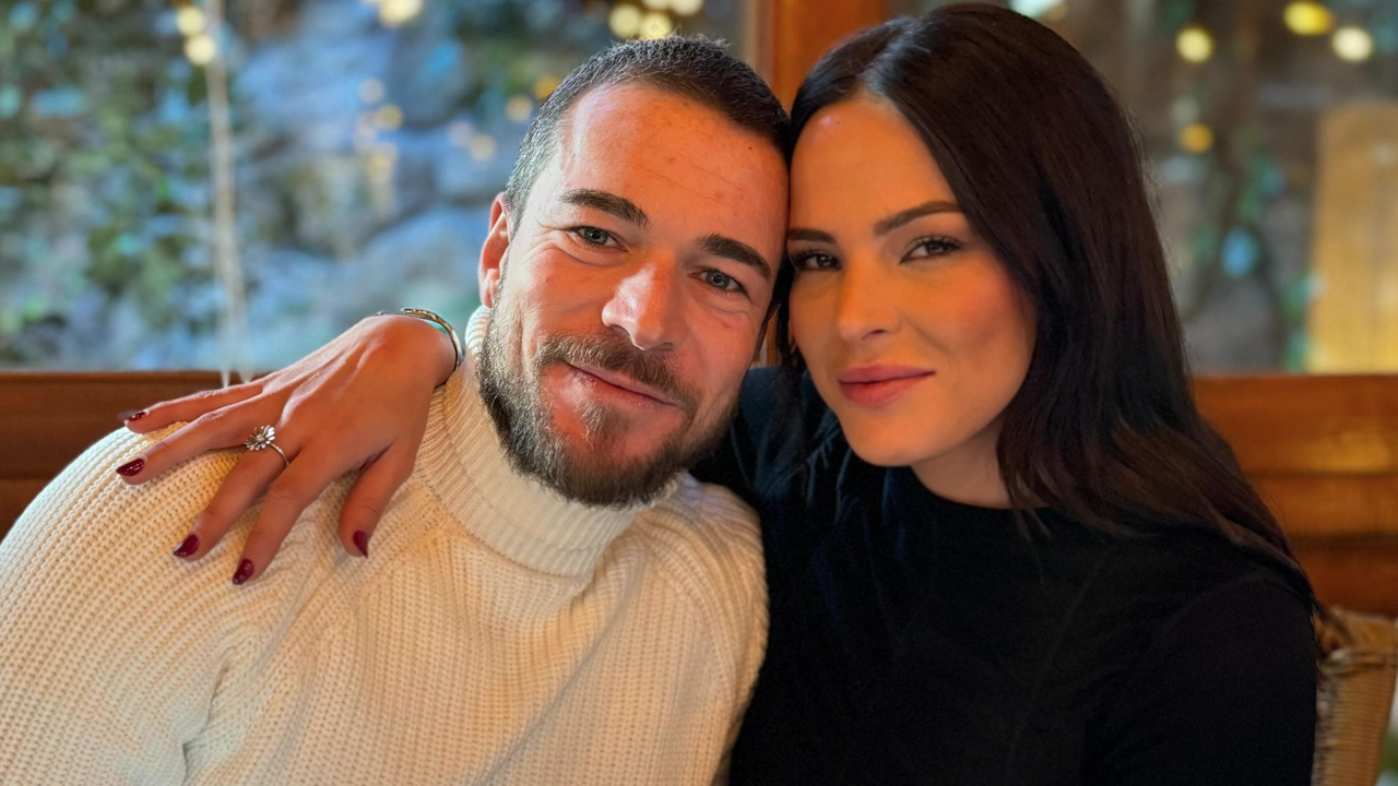 Tony Spina y Marta Peñate en un restaurante