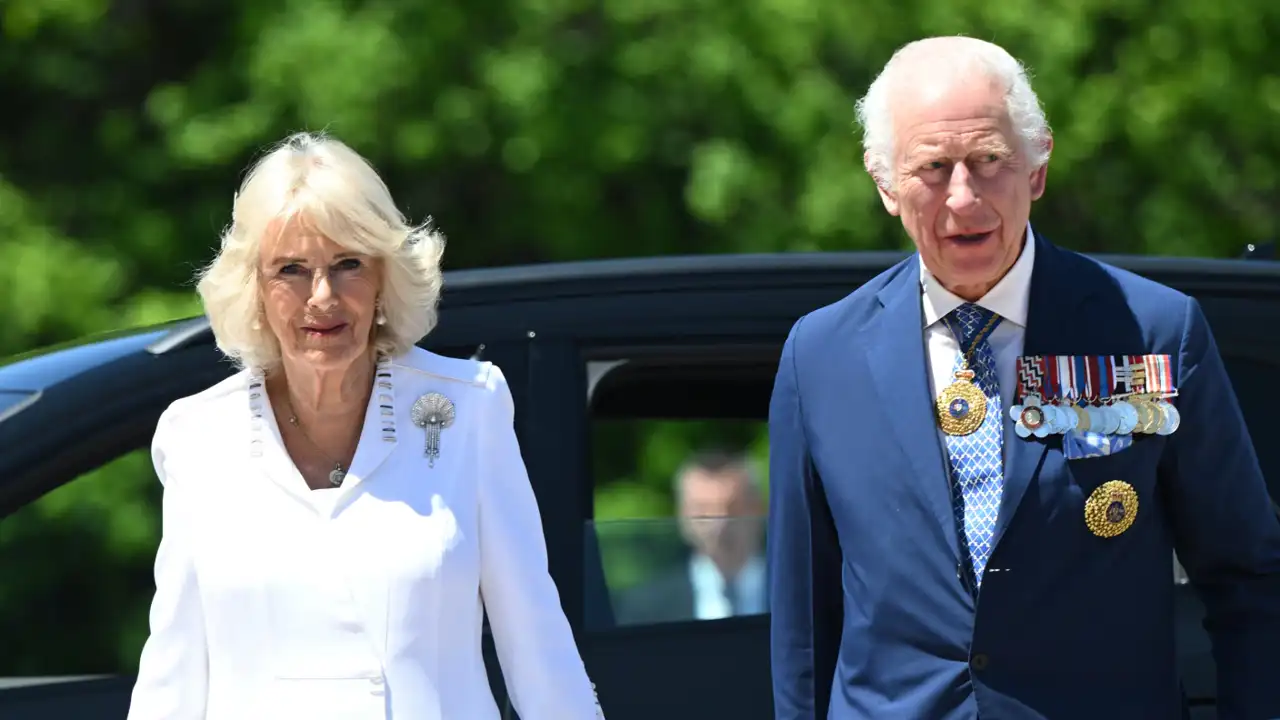 El hijo de Camilla destapa cómo es la vida a puerta cerrada de Carlos III y el ritual que siempre cumple