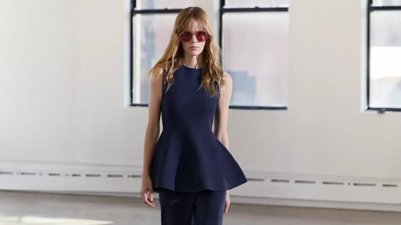 Estos 3 tops peplum de Zara son súper favorecedores, elegantes y disimulan tripita a cualquier edad