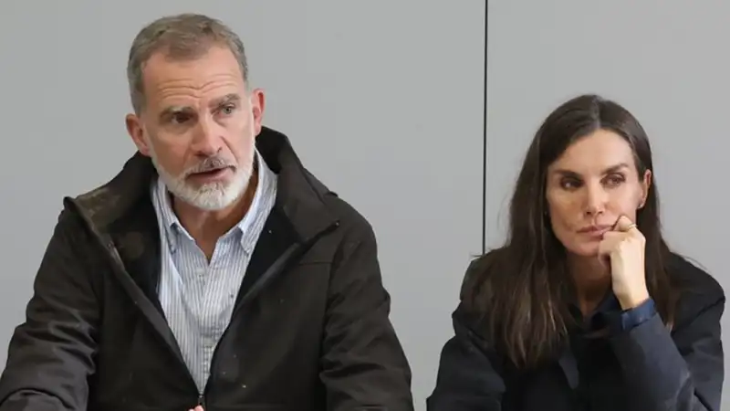 Los Reyes Felipe y Letizia en una reunión