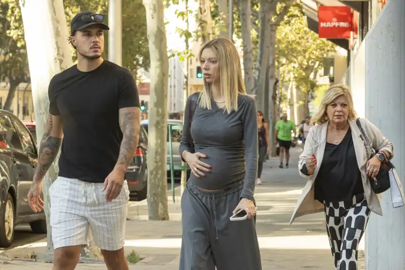 Carlo Costanzia, Alejandra Rubio y Terelu Campos por las calles de Madrid