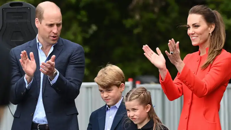 Kate Middleton y Guillermo con sus dos hijos mayores.