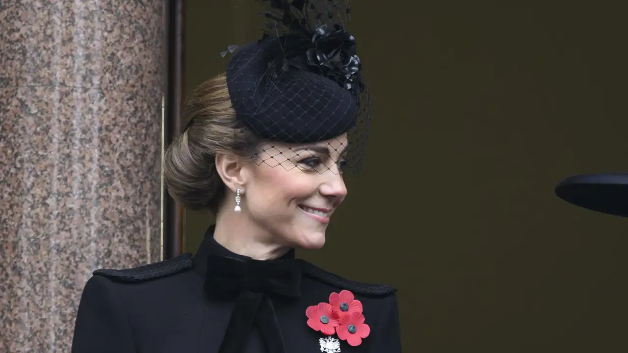 La persona de confianza que ha arropado a Kate Middleton en su esperada aparición por el Día del Recuerdo tras la ausencia de la Reina Camila