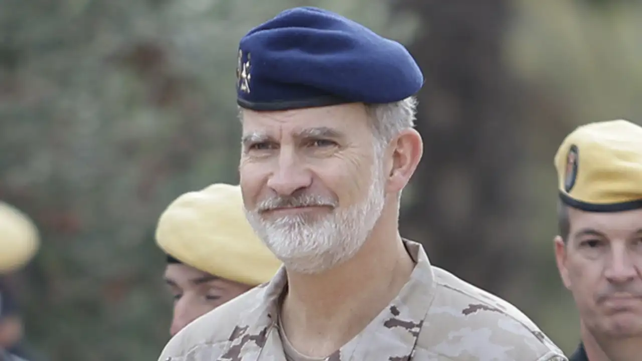 El Rey Felipe se viste de militar para volver a Valencia tras la DANA, pero sin la Reina Letizia