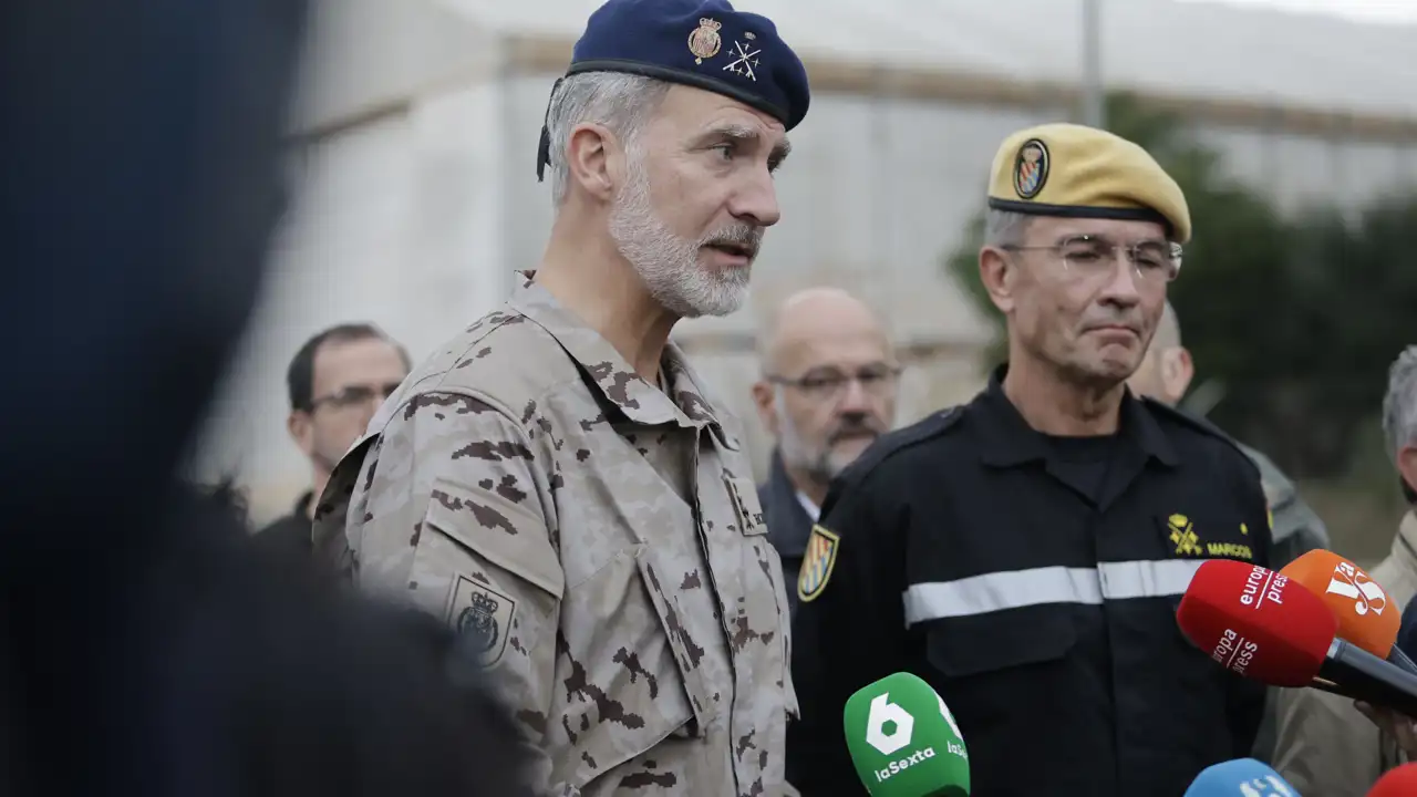 El Rey Felipe VI da la última hora sobre el viaje con la Reina Letizia a Valencia tras su tensa visita a Paiporta