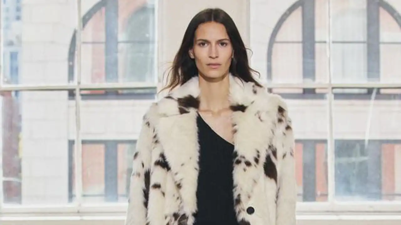 5 abrigos de Zara que mantendrán viva la tendencia 'furry' en 2025 y se están agotándose en la web 