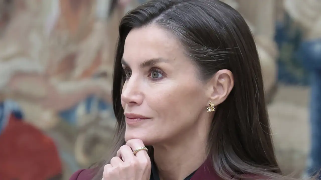 La Reina Letizia luce unos pendientes de firma valenciana