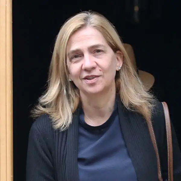 La Infanta Cristina saliendo de su casa de Ginebra