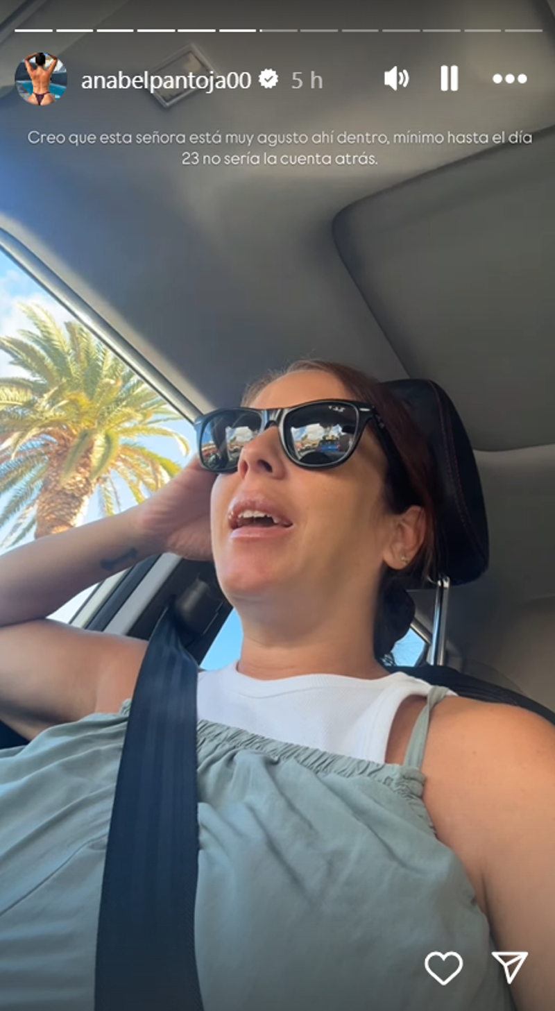 Anabel Pantoja habla desde su coche en Canarias. 