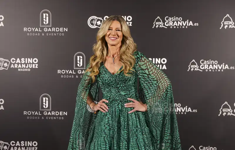 Anne Igartiburu posa en los Premios Antena de Oro 