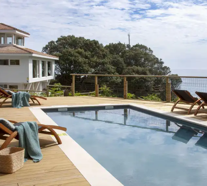 Espectacular piscina en la casa donde se han alojado Isabel Jiménez y Sara Carbonero.