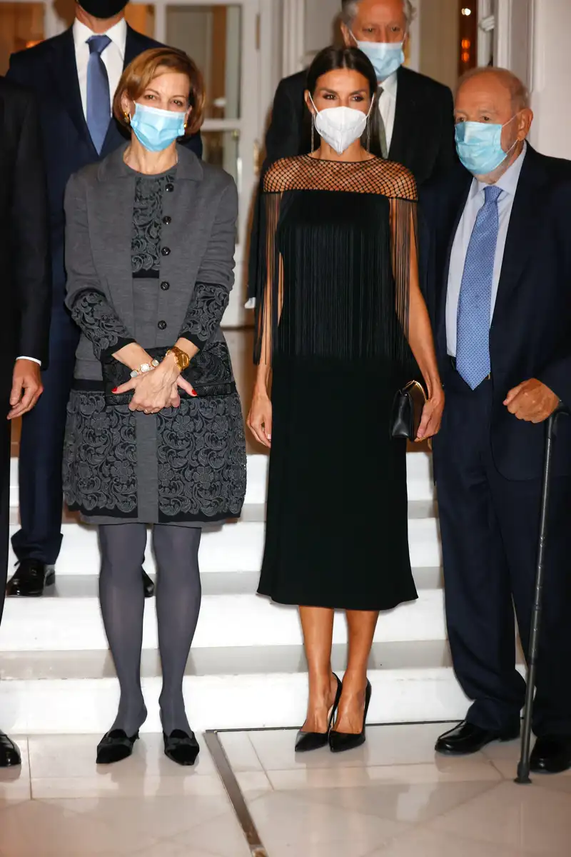 El vestido de flecos de la Reina Letizia durante los Premios Francisco Cerecedo 2021