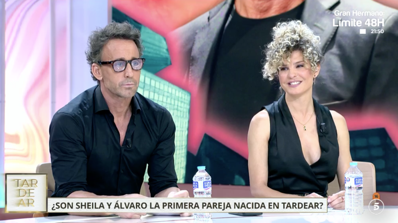 Álvaro Muñoz Escassi y Sheila Casas en 'TardeAR'