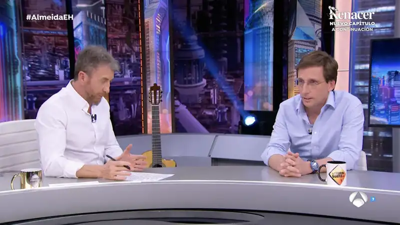 Pablo Motos y José Luis Martínez-Almeida en 'El Hormiguero'