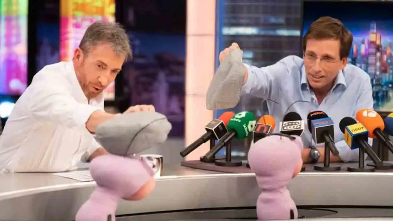 Almeida y Pablo Motos en 'El Hormiguero'