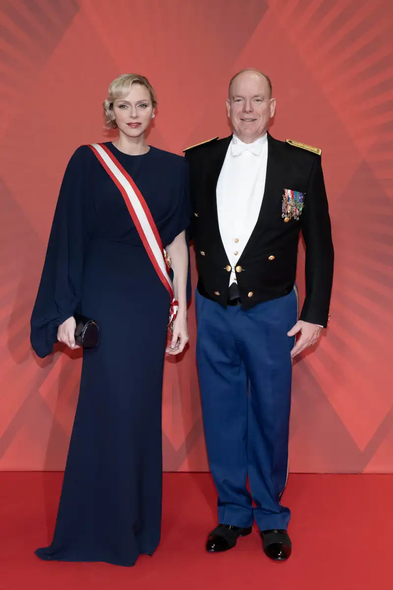 Charléne de Mónaco y Alberto II de Mónaco en el Día Nacional del Principado vestidos de gala 