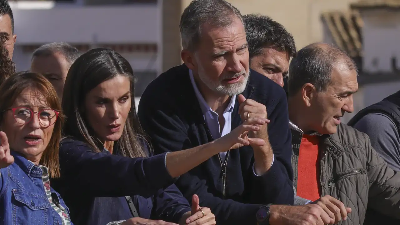 Los Reyes, durante su última visita a las zonas afectadas por la DANA.