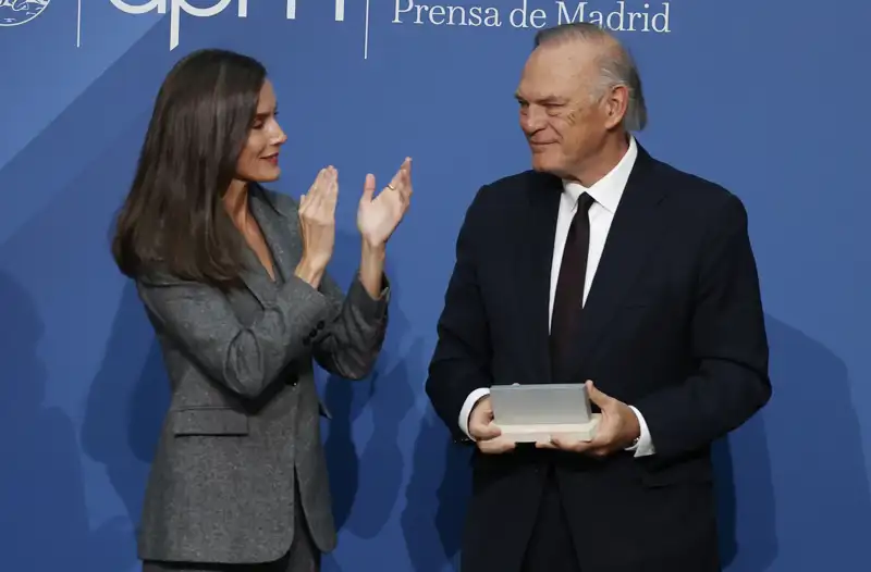 Pedro Piqueras y la Reina Letizia en los premios de la Prensa de Madrid