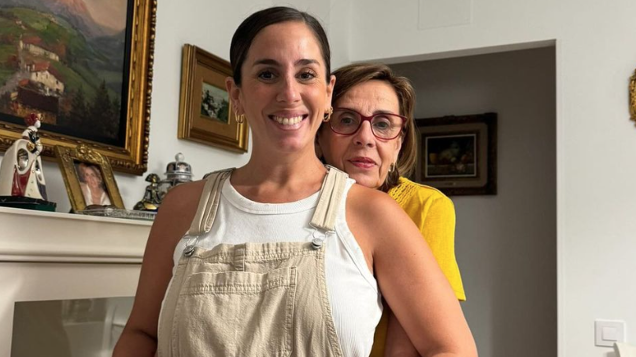 Anabel junto a su madre, Merchi, tras anunciar que espera su primer hijo